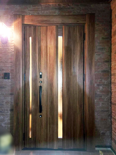 九十九里町の玄関ドア、インターホン、トイレ、クロス貼り換え、エアコン工事