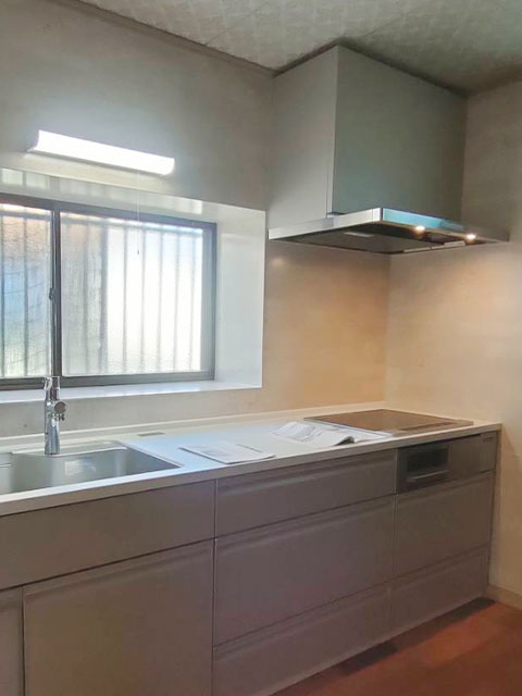 東金市のキッチン、階段手すり工事